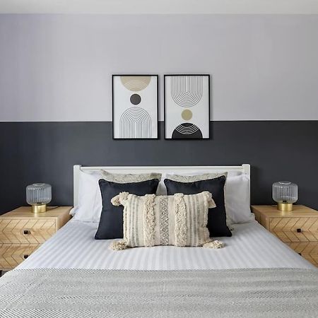 Stylish & Spacious 3 Bed Apartment With Fast Wifi, Close To Tube & Wembly ลอนดอน ภายนอก รูปภาพ