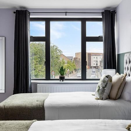 Stylish & Spacious 3 Bed Apartment With Fast Wifi, Close To Tube & Wembly ลอนดอน ภายนอก รูปภาพ