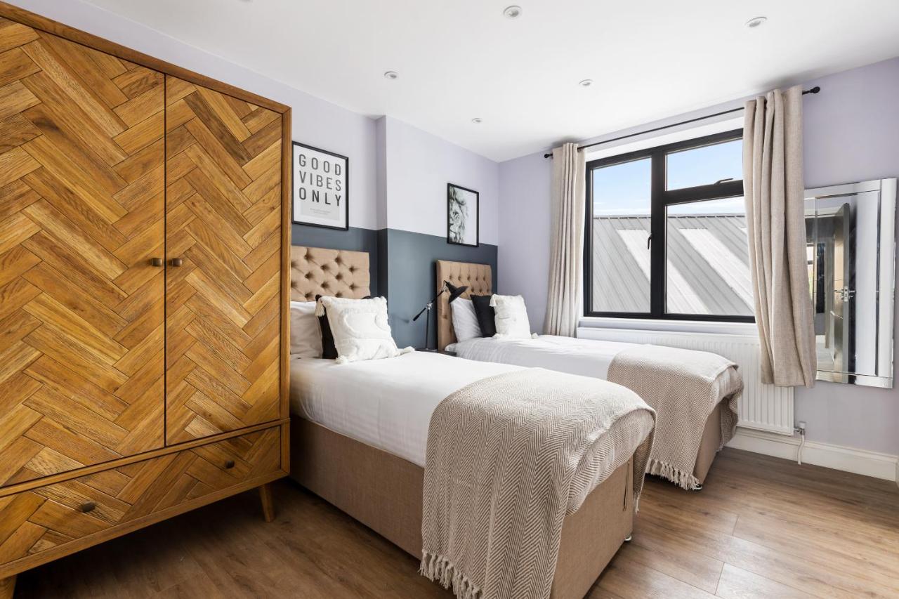 Stylish & Spacious 3 Bed Apartment With Fast Wifi, Close To Tube & Wembly ลอนดอน ภายนอก รูปภาพ
