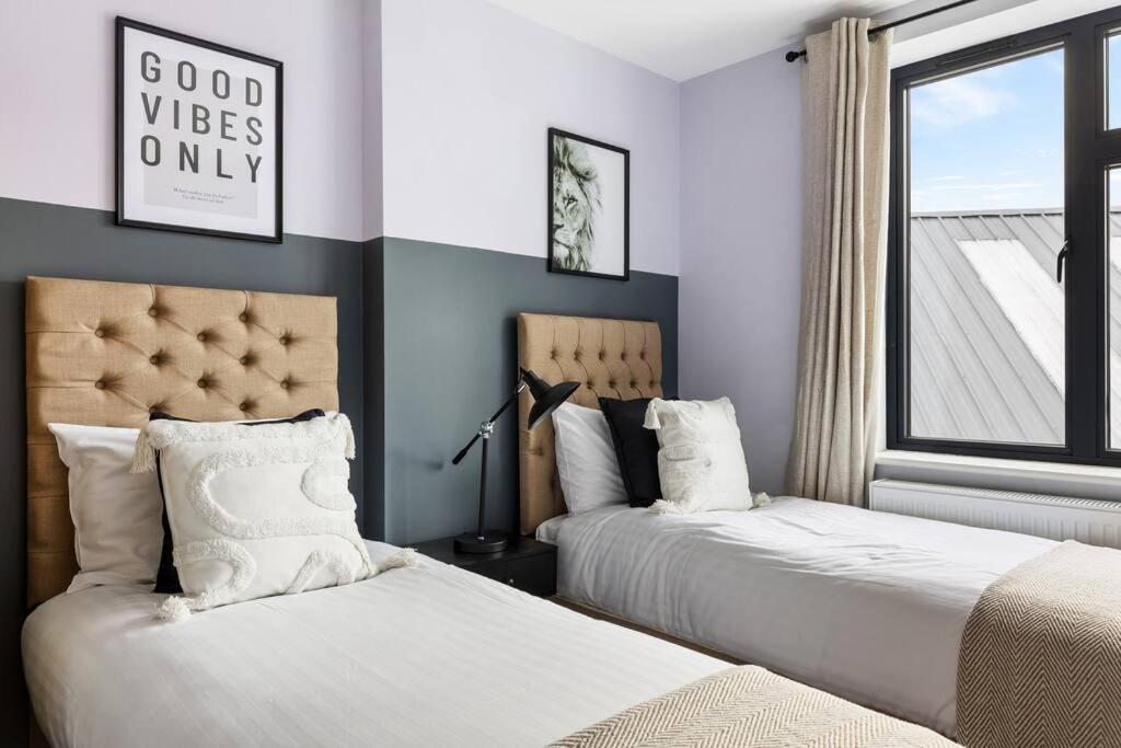 Stylish & Spacious 3 Bed Apartment With Fast Wifi, Close To Tube & Wembly ลอนดอน ภายนอก รูปภาพ