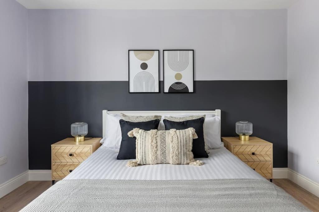 Stylish & Spacious 3 Bed Apartment With Fast Wifi, Close To Tube & Wembly ลอนดอน ภายนอก รูปภาพ