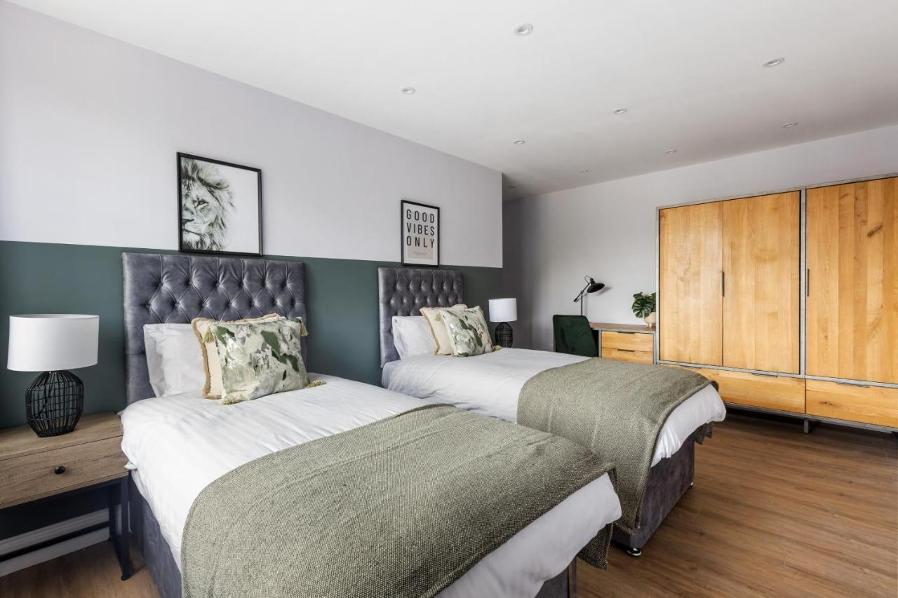 Stylish & Spacious 3 Bed Apartment With Fast Wifi, Close To Tube & Wembly ลอนดอน ภายนอก รูปภาพ