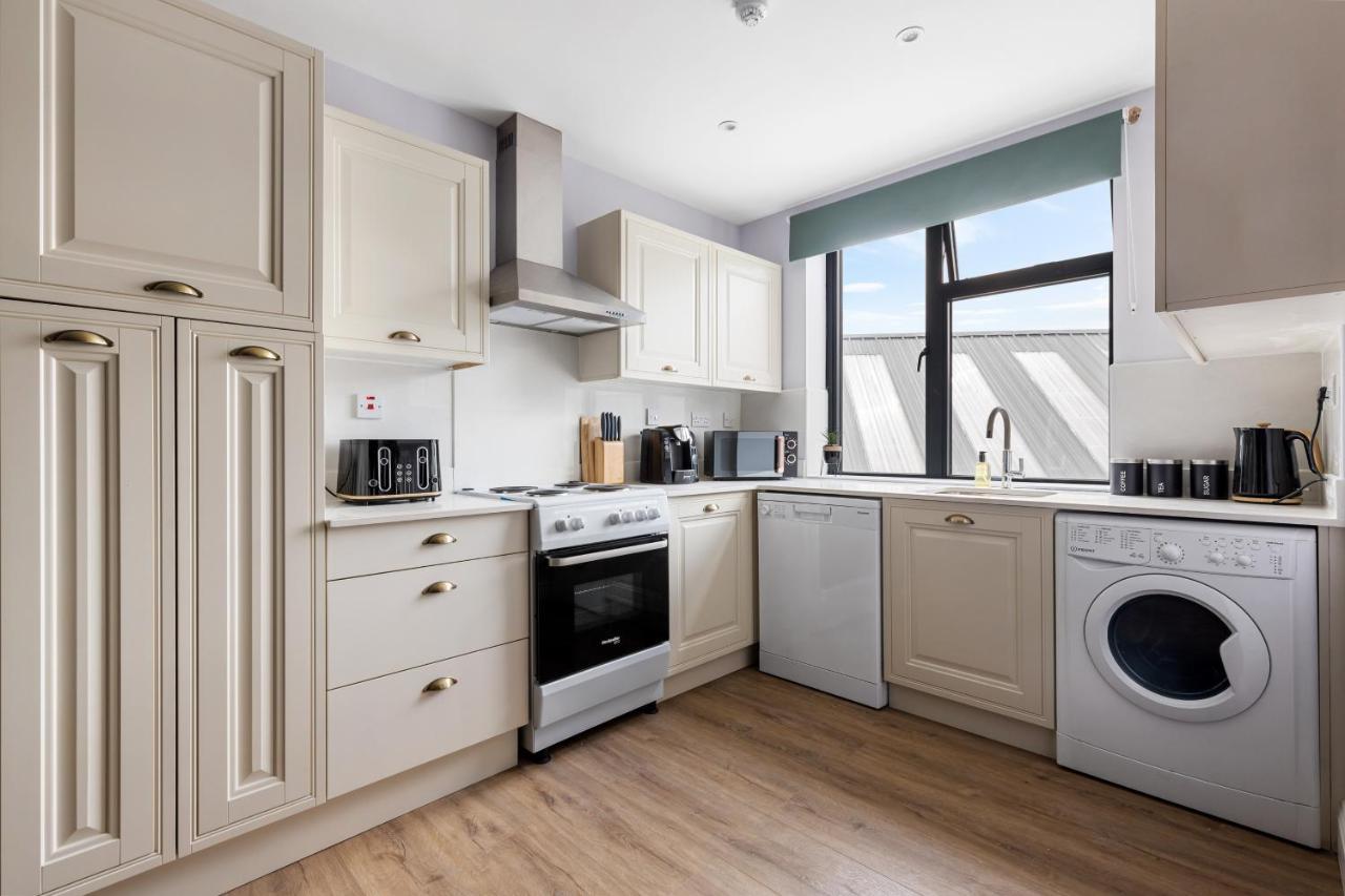 Stylish & Spacious 3 Bed Apartment With Fast Wifi, Close To Tube & Wembly ลอนดอน ภายนอก รูปภาพ