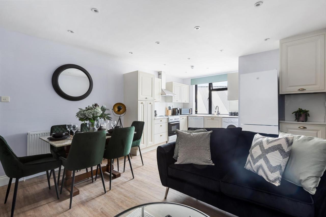 Stylish & Spacious 3 Bed Apartment With Fast Wifi, Close To Tube & Wembly ลอนดอน ภายนอก รูปภาพ