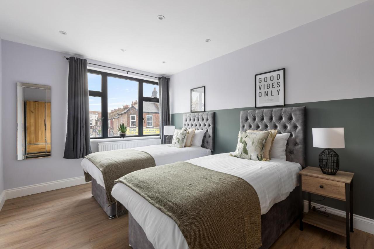 Stylish & Spacious 3 Bed Apartment With Fast Wifi, Close To Tube & Wembly ลอนดอน ภายนอก รูปภาพ