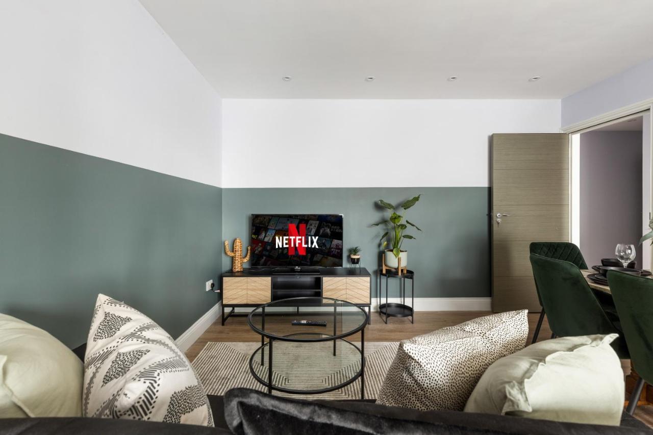 Stylish & Spacious 3 Bed Apartment With Fast Wifi, Close To Tube & Wembly ลอนดอน ภายนอก รูปภาพ