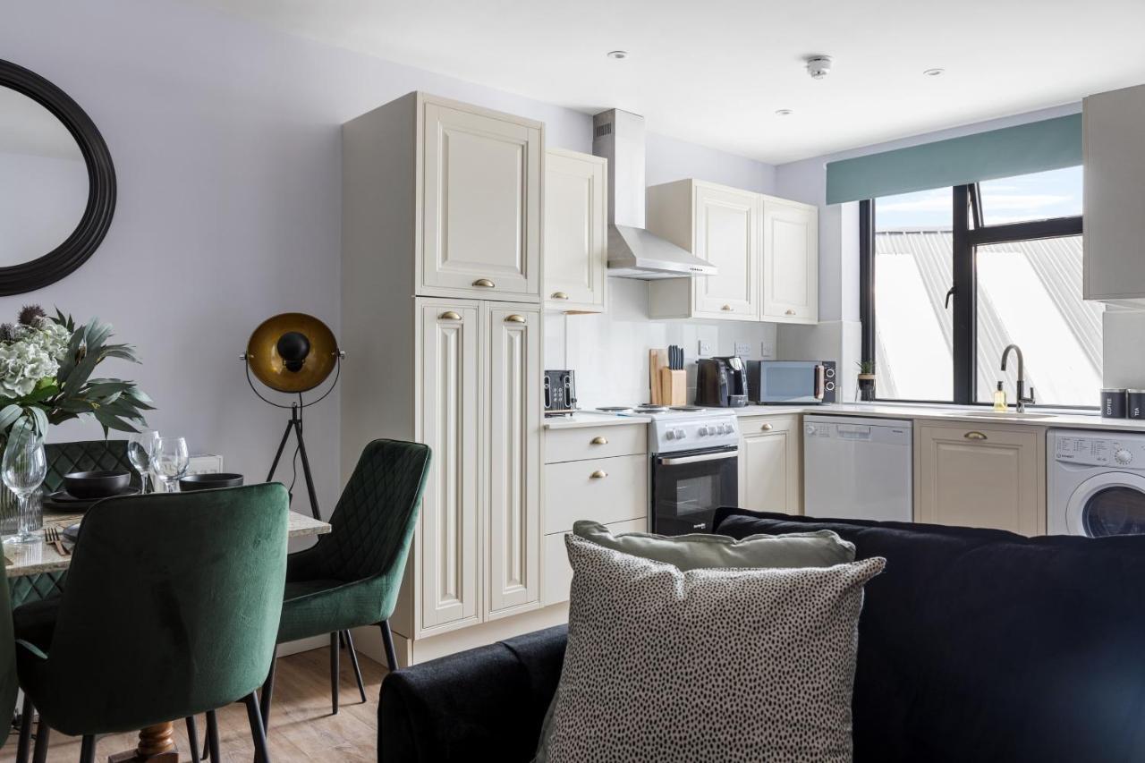 Stylish & Spacious 3 Bed Apartment With Fast Wifi, Close To Tube & Wembly ลอนดอน ภายนอก รูปภาพ